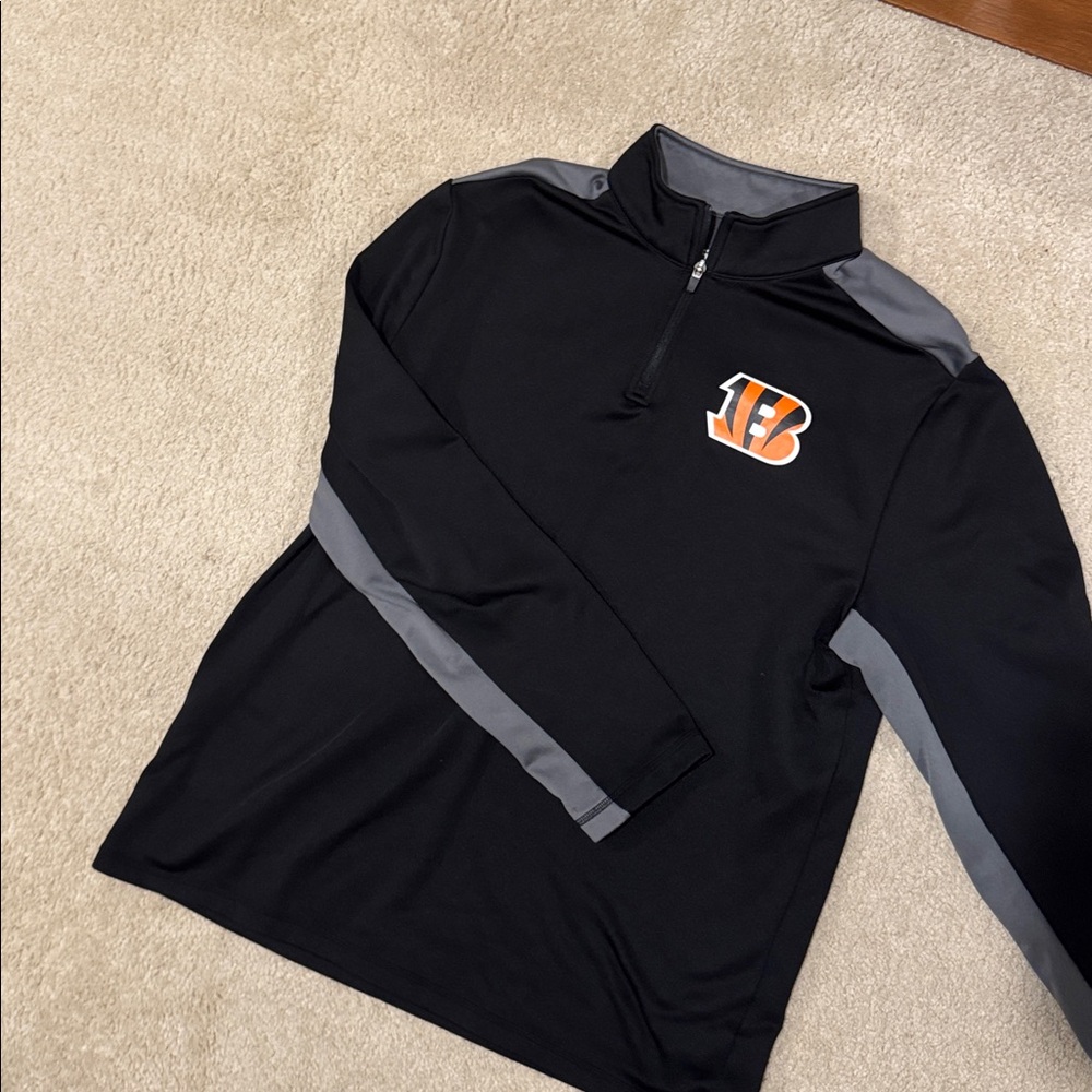 Cincinnati Bengals fanatics Black and Gray Quarter-Zip Pullover with Logo